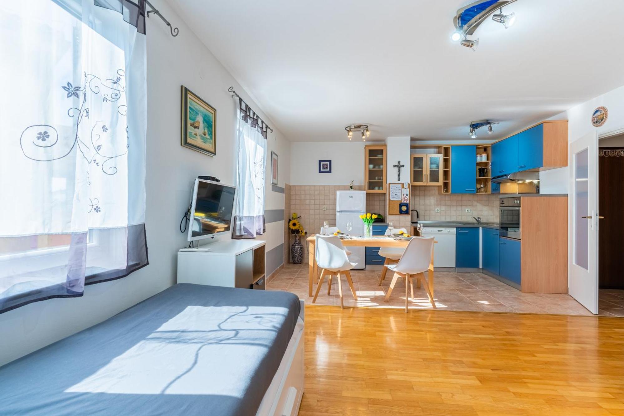 Apartment Kristian Cres Buitenkant foto