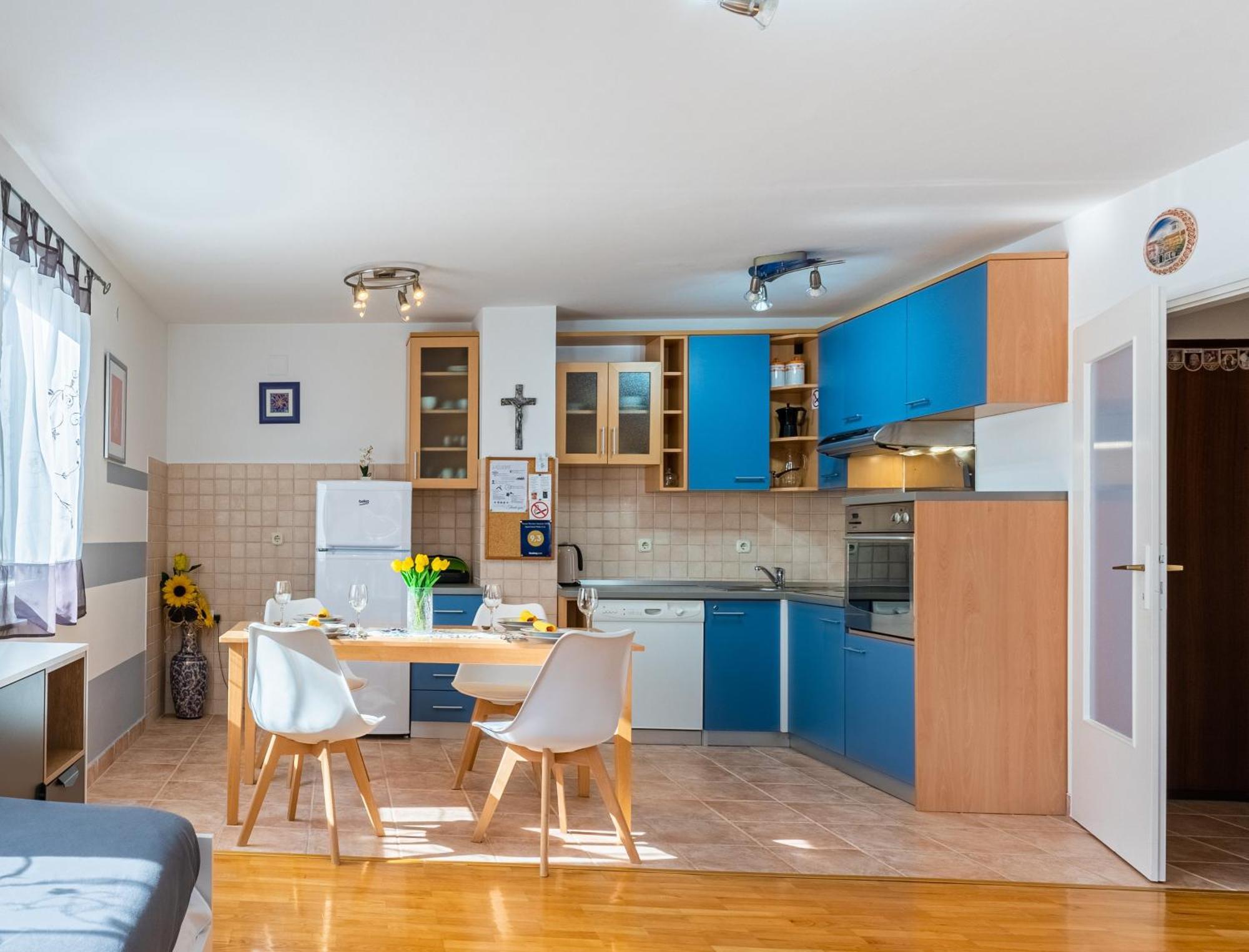 Apartment Kristian Cres Buitenkant foto